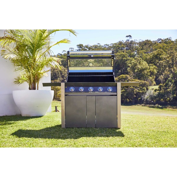 barbacoa grande con parrilla de hierro fundido