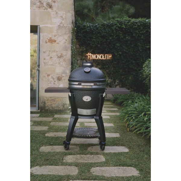 kamado con mesas laterales incluidas
