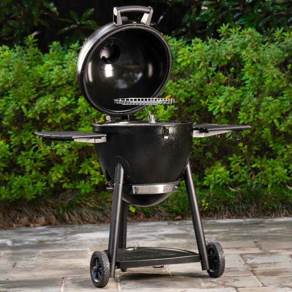 Kamado Char-Griller Akorn