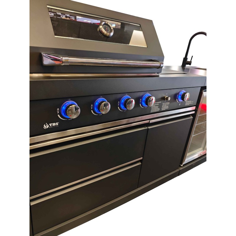 cocina de exterior negra