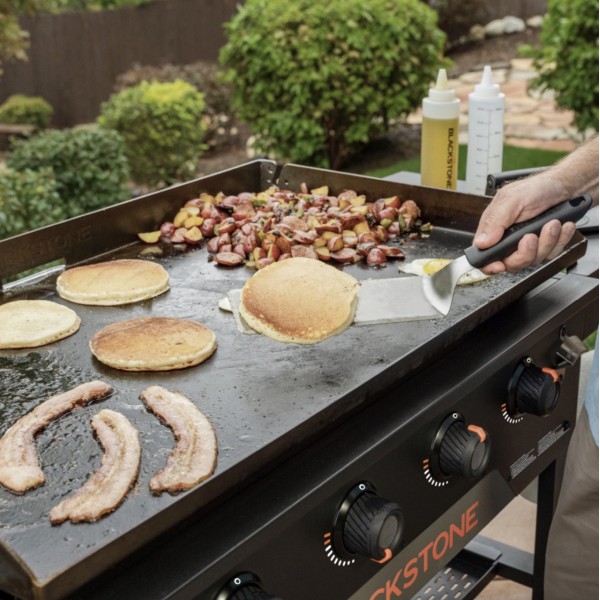 Plancha de Gas 4 Quemadores con Tapa y Carro Blackstone
