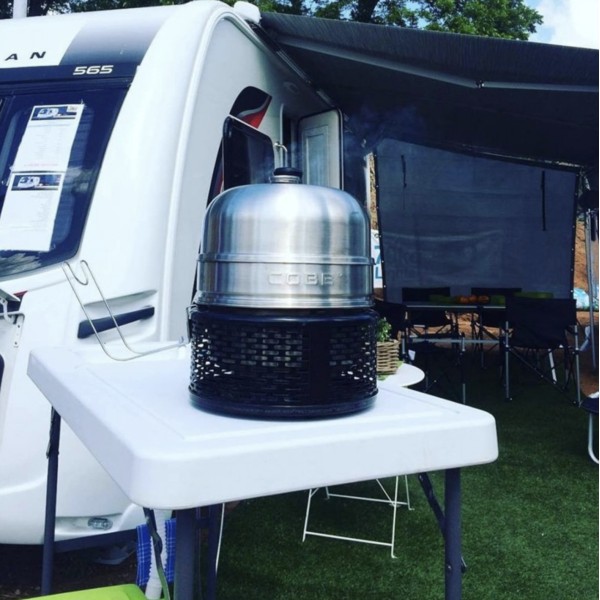 Barbacoa Cobb Pro Carbón Negra