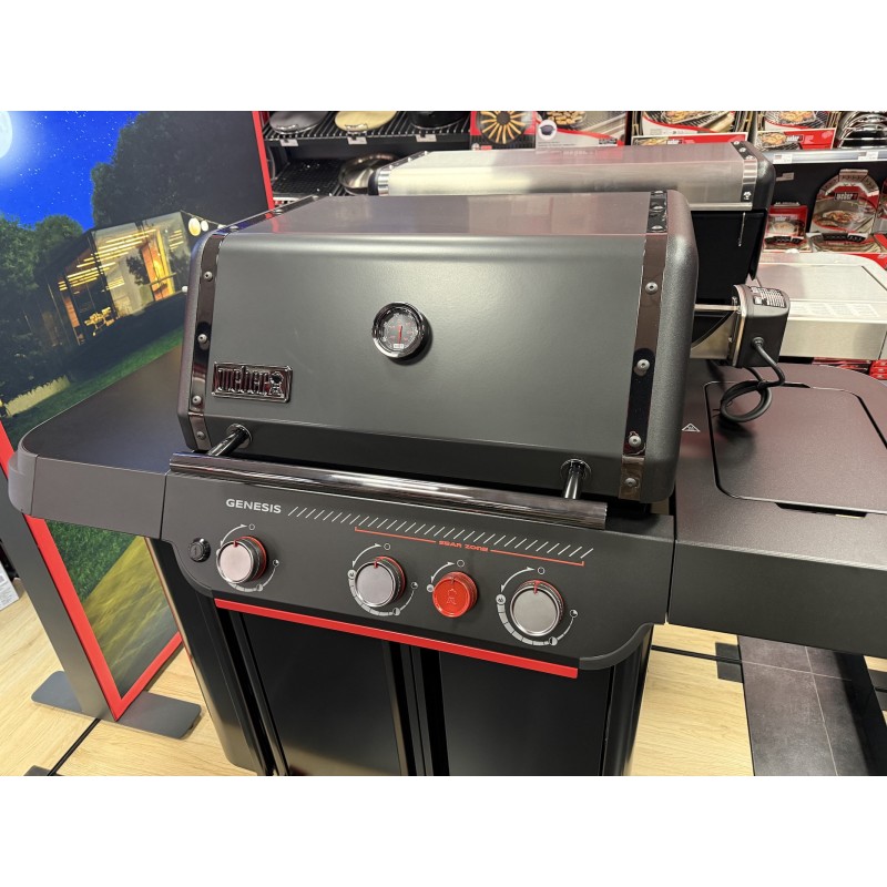 Weber Genesis E-330WR Stealth Edition con Asador Giratorio